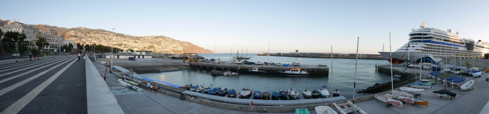 Havnebassenget til seilskolen i Funchal